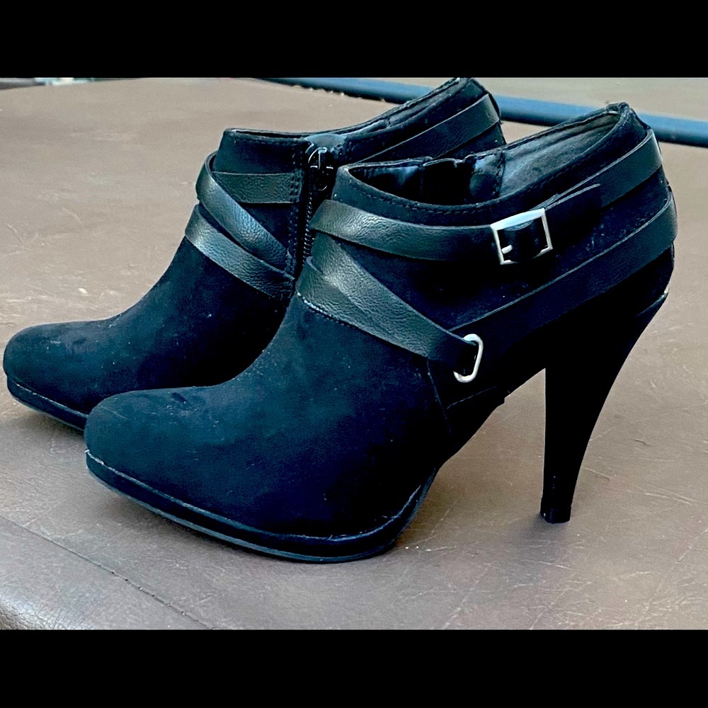 Fergalicious boots By Fergie Crissy Style size 6